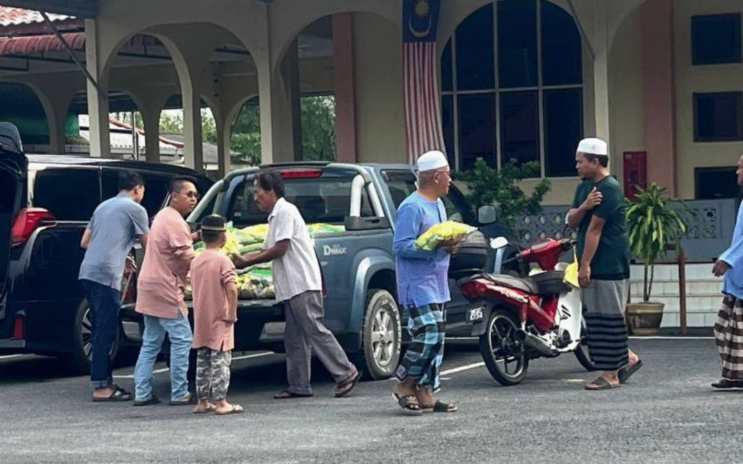 RedRadar Kongsi Rezeki: Agihan Beras di Masjid Kg Pokok Pauh